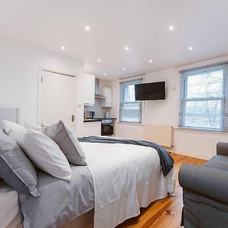 Your Lovely Studio Flat- West3 Лондон Екстериор снимка