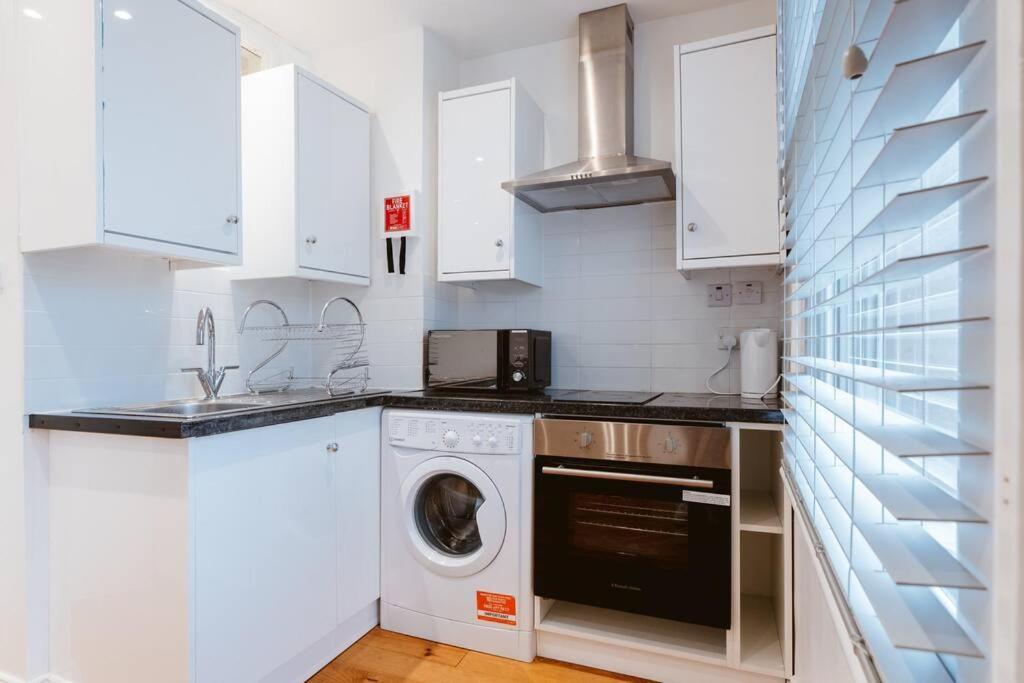 Your Lovely Studio Flat- West3 Лондон Екстериор снимка